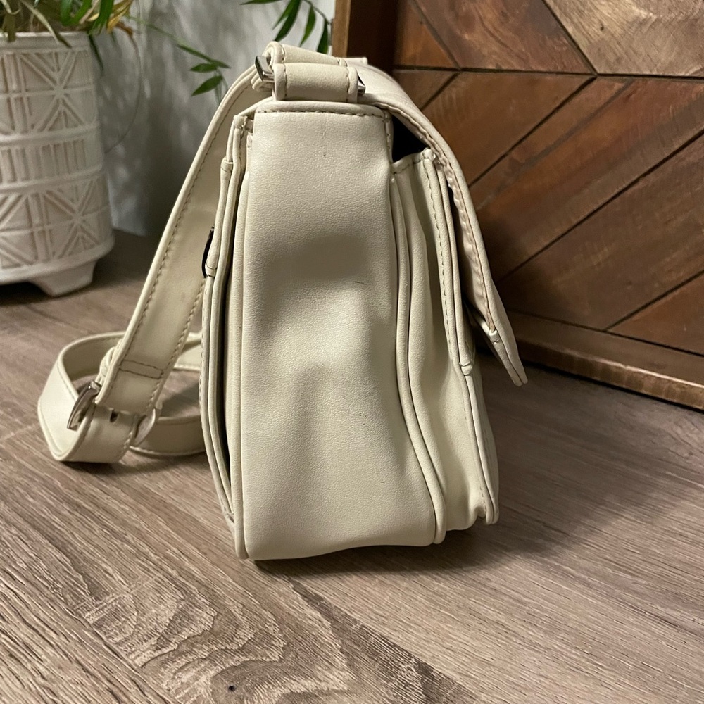 Aurielle Ivory Leather Multi-compartment Crossbody Purse - Picture 4 of 14